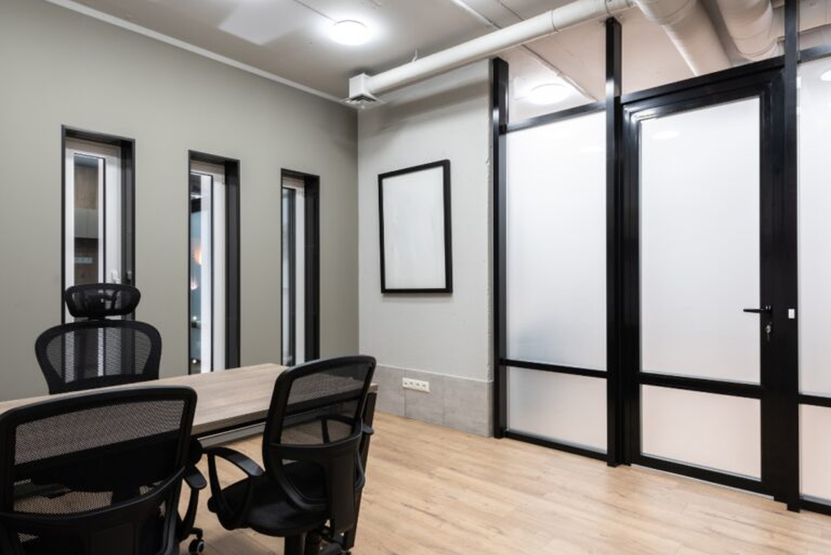 A spotless office that uses commercial cleaning services.